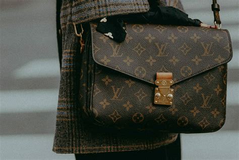 hoe herken je een neppe louis vuitton sjaal